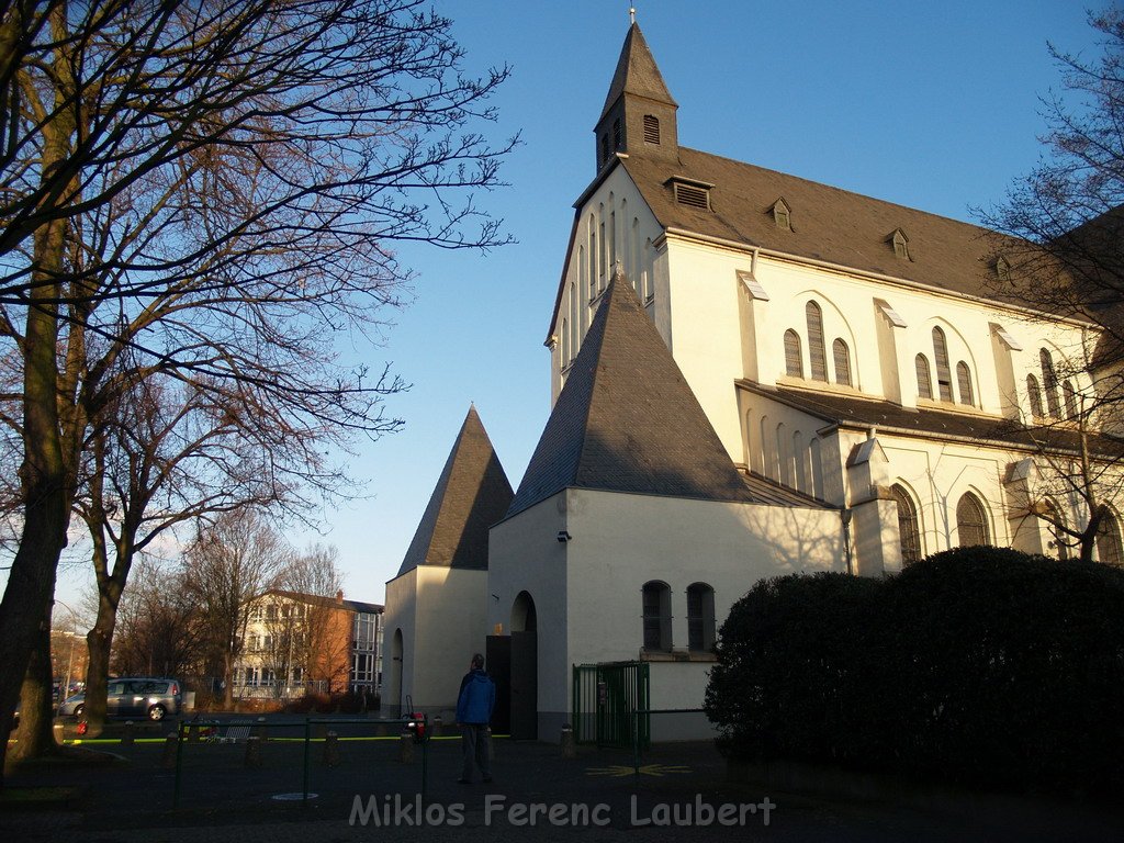 Brand in Kirche Koeln Muelheim Tiefenthalstr   P18.JPG